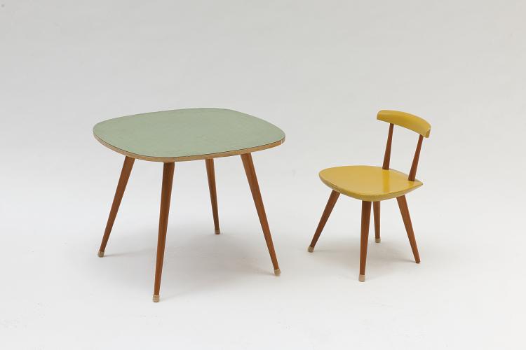 Hauptbild zu Objekt, Kindertisch und Stuhl f&uuml;r 'Kleid im Raum', um 1955, Karla Drabsch, Kleid im Raum, Pleystein/Oberpfalz, 155B 441