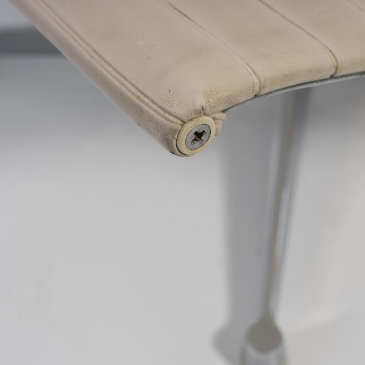 Bild 1 zu Objekt, Drei Armlehnsessel 'Aluminum Group', 1958, Charles Eames,Ray Eames, Vitra Design; Weil am Rhein, 155B 471