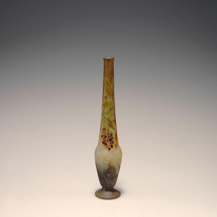 Bild 1 zu Objekt, 'Vigne vierge' vase, c1910, Daum Fr&egrave;res, Nancy, 111A 35