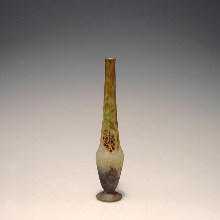 Bild 2 zu Objekt, 'Vigne vierge' vase, c1910, Daum Fr&egrave;res, Nancy, 111A 35
