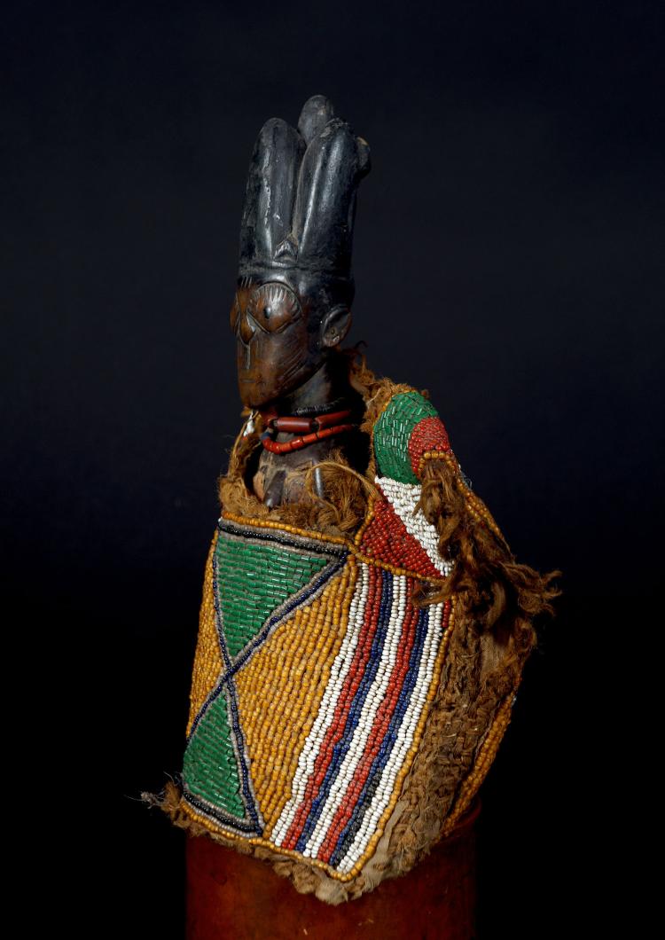 Bild 3 zu Objekt, Ibedji mit Perlenkleid, Nigeria, 115B 52