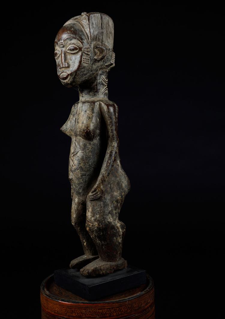 Bild 1 zu Objekt, Weibliche Figur, Elfenbeink&uuml;ste, 115B 9