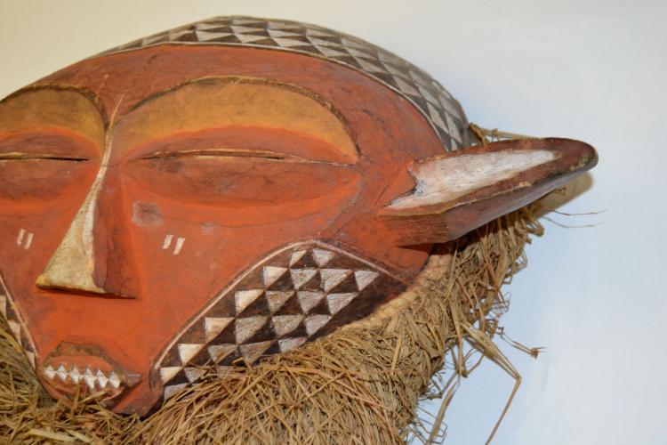 Bild 3 zu Objekt, Maske 'pania ngombe', Demokratische Republik Kongo, 115B 39