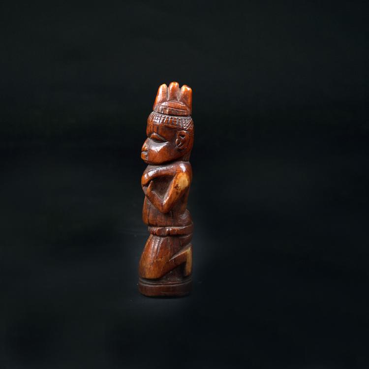 Bild 1 zu Objekt, Kniende Figur, Nigeria, 115B 27