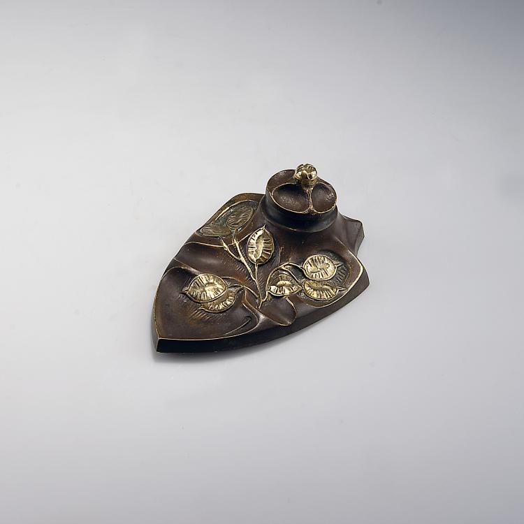 Hauptbild zu Objekt, 'Monnaie du Pape' inkwell, c1900, Orf&eacute;ar, Paris, 111a 580