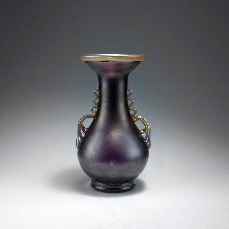 Bild 1 zu Objekt, Large vase with handles, c1905-07, L&ouml;tz Wwe., Klosterm&uuml;hle, 111A 268