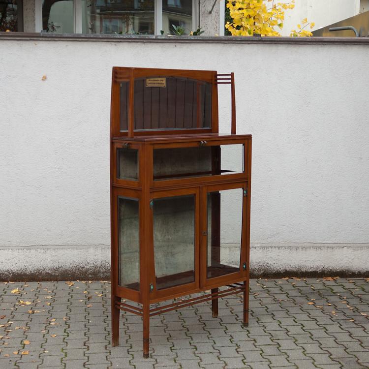 Bild 1 zu Objekt, Display cabinet, Gustave Serrurier-Bovy, Serrurier-Bovy, 112A 57