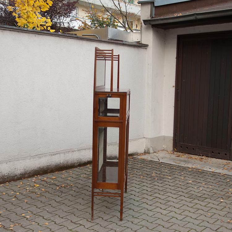 Bild 2 zu Objekt, Display cabinet, Gustave Serrurier-Bovy, Serrurier-Bovy, 112A 57