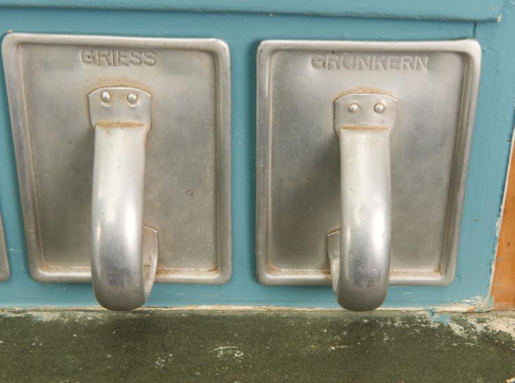 Bild 5 zu Objekt, 'Frankfurt kitchen', Margarete Sch&uuml;tte-Lihotzky, Grumbach, Frankfurt (zugeschrieben); f&uuml;r das st&auml;dtische Hochbauamt, Frankfurt., 112A 93