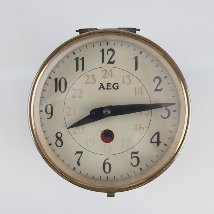 Hauptbild zu Objekt, 'Synchron-Netzanschlu&szlig;uhr' f&uuml;r Wechselstrom 'FU 172288', um 1910, Peter Behrens, AEG, Berlin, 112A 89