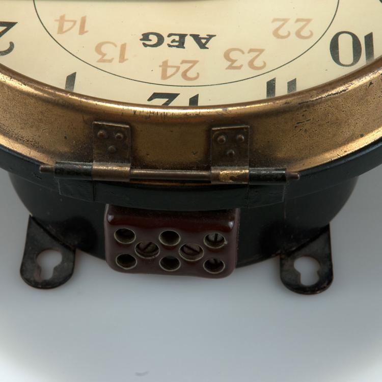 Bild 1 zu Objekt, 'Synchron-Netzanschlu&szlig;uhr' f&uuml;r Wechselstrom 'FU 172288', um 1910, Peter Behrens, AEG, Berlin, 112A 89