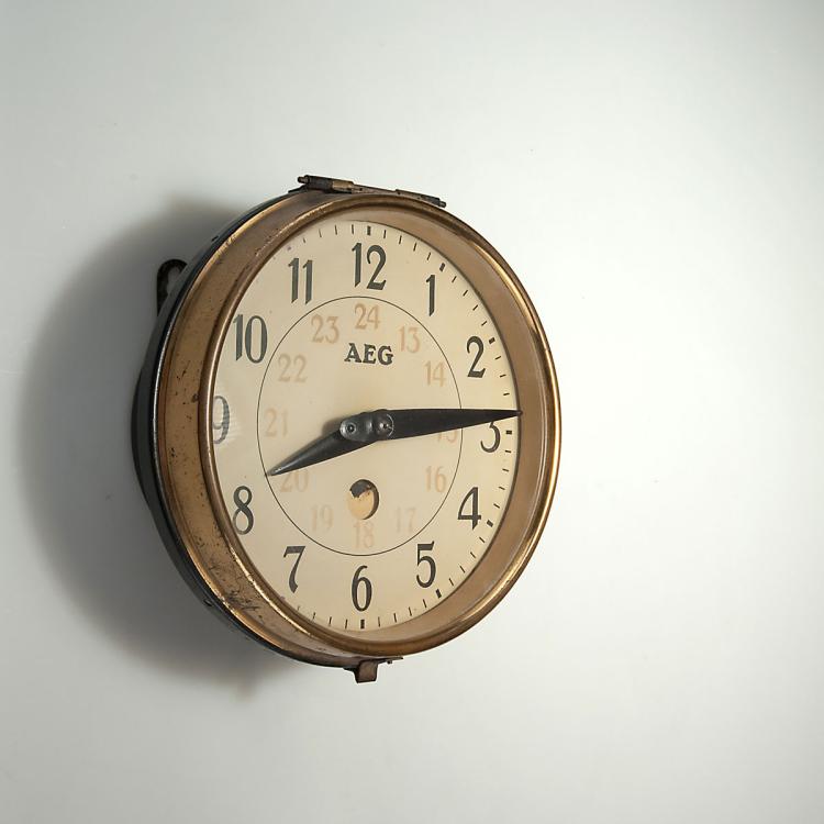 Bild 2 zu Objekt, 'Synchron-Netzanschlu&szlig;uhr' f&uuml;r Wechselstrom 'FU 172288', um 1910, Peter Behrens, AEG, Berlin, 112A 89