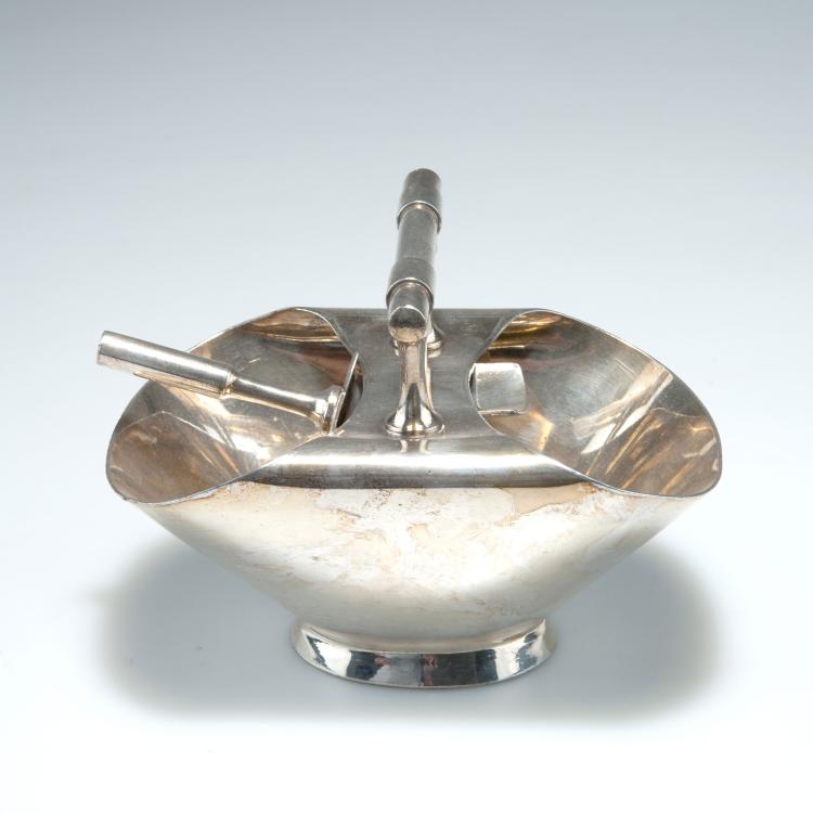 Bild 1 zu Objekt, Sugar bowl and ladle, c1880, Christopher Dresser, Walker & Hall, Sheffield, 117A 607