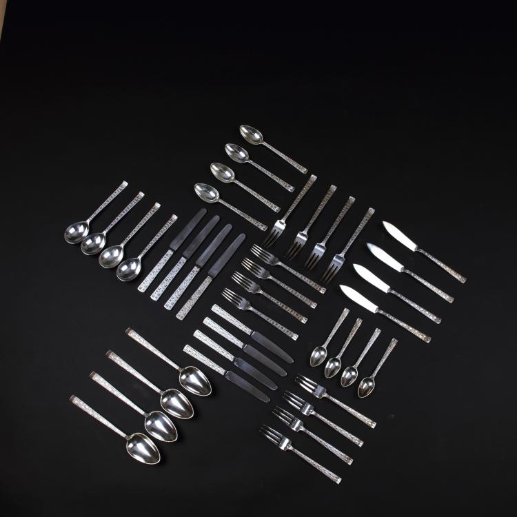 Hauptbild zu Objekt, Silberbesteck-Kasten f&uuml;r zw&ouml;lf Personen, 1950er Jahre, C. J. Vander, Asprey & Co., London; Chawner & Co., London, 115C 345