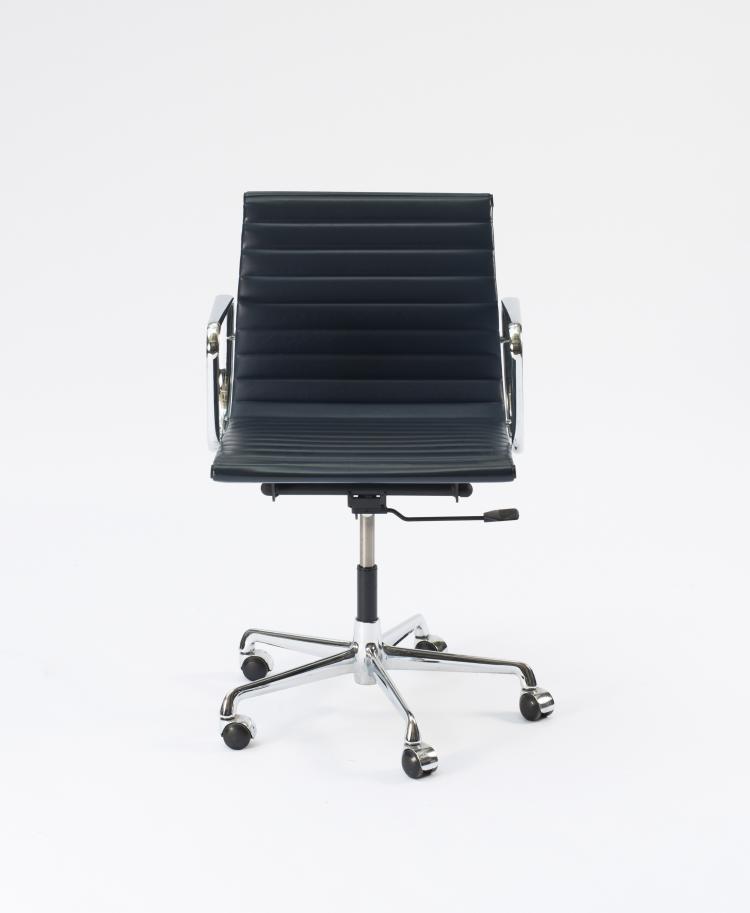 Bild 3 zu Objekt, Acht Armlehnst&uuml;hle 'Aluminium Group', 1958, ICF Cadsana, Mailand, 115C 371