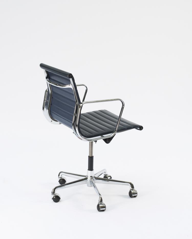 Bild 4 zu Objekt, Acht Armlehnst&uuml;hle 'Aluminium Group', 1958, ICF Cadsana, Mailand, 115C 371