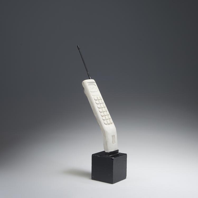 Bild 1 zu Objekt, Prototyp 'Roger E.A.', 1990, Martin Kippenberger, 115C 39