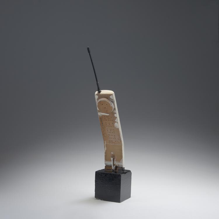 Bild 2 zu Objekt, Prototyp 'Roger E.A.', 1990, Martin Kippenberger, 115C 39