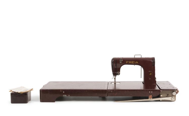 Bild 2 zu Objekt, N&auml;hmaschine 'Freia', 1948, Ernst Fischer, VEB MEWA Ernst-Th&auml;lmann-Werk, Suhl, 115C 152