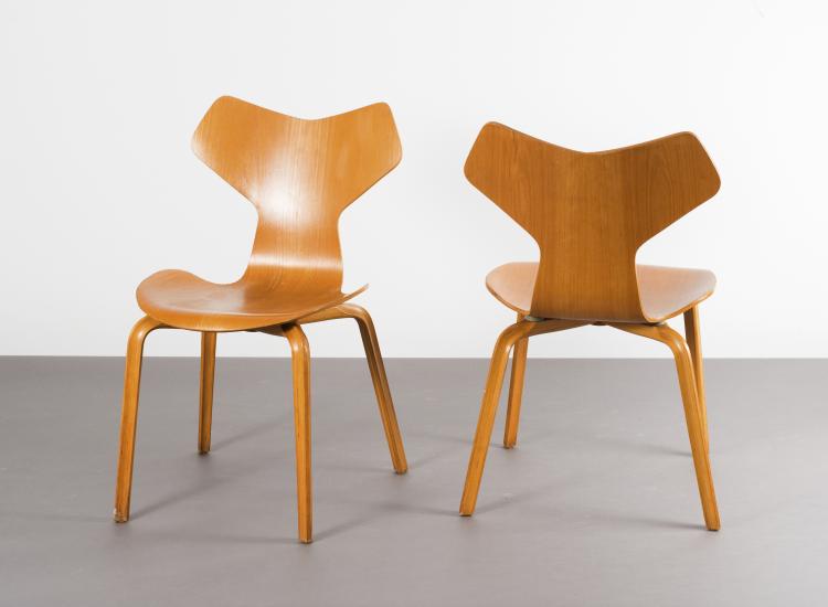 Bild 2 zu Objekt, Tisch 'Grand Prix - 4606' mit zwei St&uuml;hlen '4130', 1957, Arne Jacobsen, Fritz Hansen, Aller&ouml;d, 115A 209