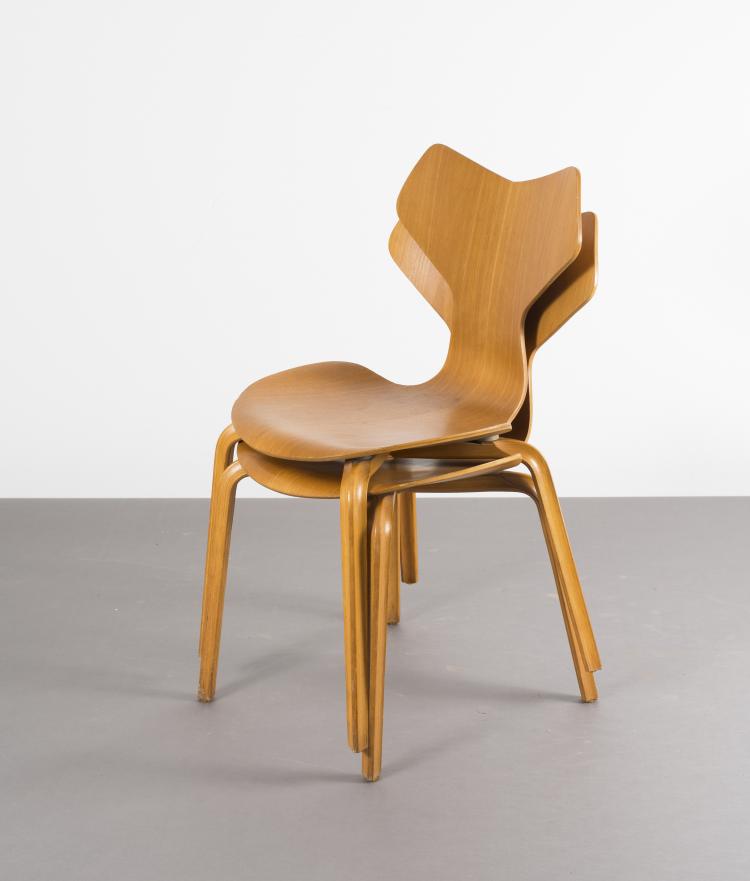 Bild 3 zu Objekt, Tisch 'Grand Prix - 4606' mit zwei St&uuml;hlen '4130', 1957, Arne Jacobsen, Fritz Hansen, Aller&ouml;d, 115A 209