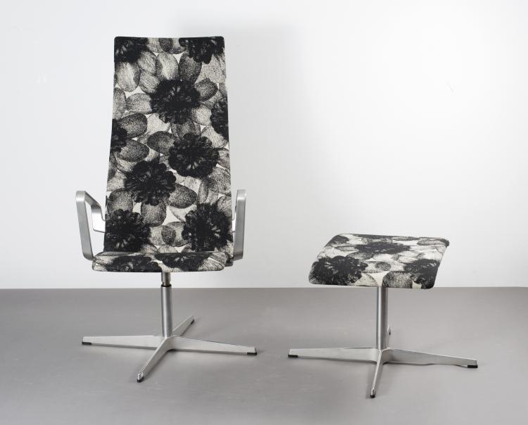Bild 1 zu Objekt, Armlehnsessel 'Oxford - 3292' mit Ottoman, 1965, Arne Jacobsen, Hansen, Fritz, Aller&ouml;d, 115A 268
