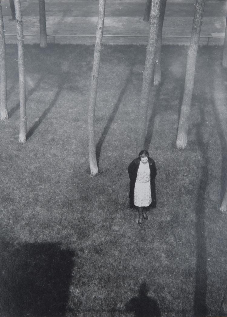 Hauptbild zu Objekt, 'Lucia Moholy in Dessau', 1920/1930er Jahre (1994), L&aacute;szl&oacute; Moholy-Nagy, Griffelkunst, 115C 73