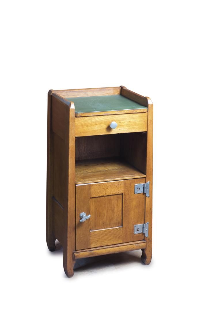 Hauptbild zu Objekt, 'III' bedside table, 1905, Richard Riemerschmid, Dresdener Werkst&auml;tten, Hellerau, 117B 99