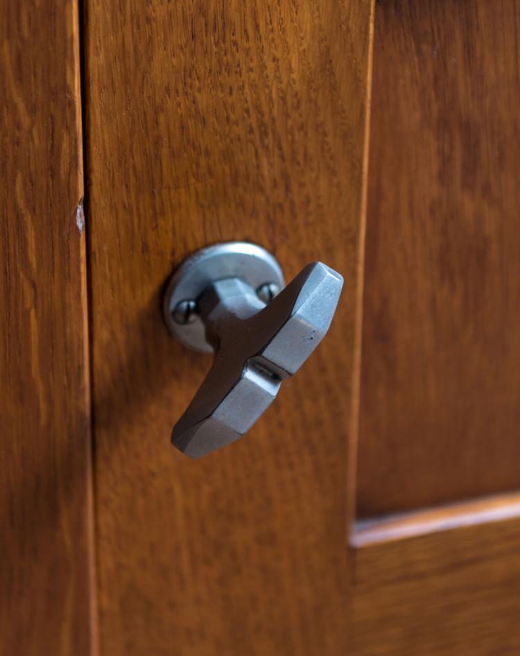 Bild 1 zu Objekt, 'III' bedside table, 1905, Richard Riemerschmid, Dresdener Werkst&auml;tten, Hellerau, 117B 99