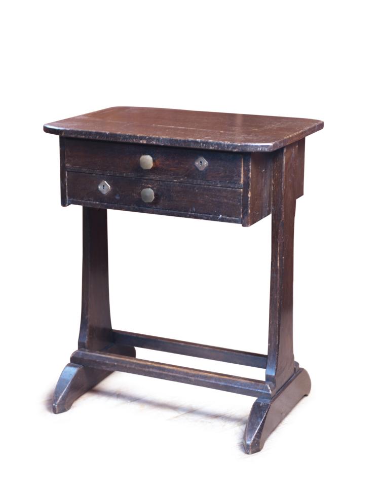 Bild 1 zu Objekt, 'II' sewing table, 1904-06, Richard Riemerschmid, Dresdener Werkst&auml;tten, Hellerau, 117B 87