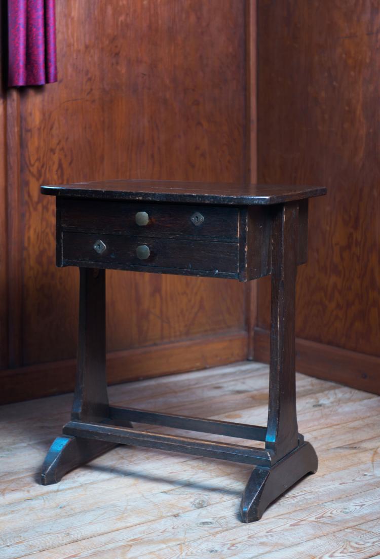 Bild 2 zu Objekt, 'II' sewing table, 1904-06, Richard Riemerschmid, Dresdener Werkst&auml;tten, Hellerau, 117B 87