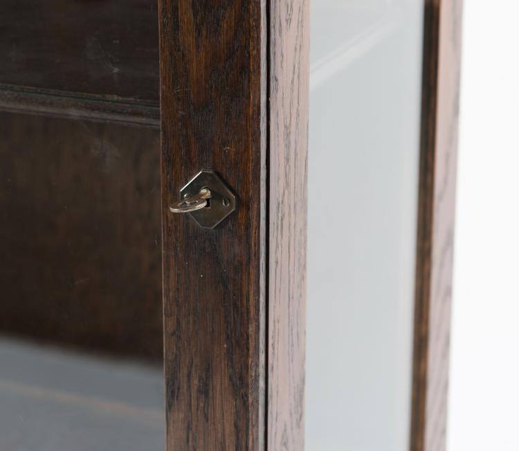 Bild 3 zu Objekt, Small showcase, c1910, Richard Riemerschmid, Deutsche Werkst&auml;tten, Hellerau, 117B 131