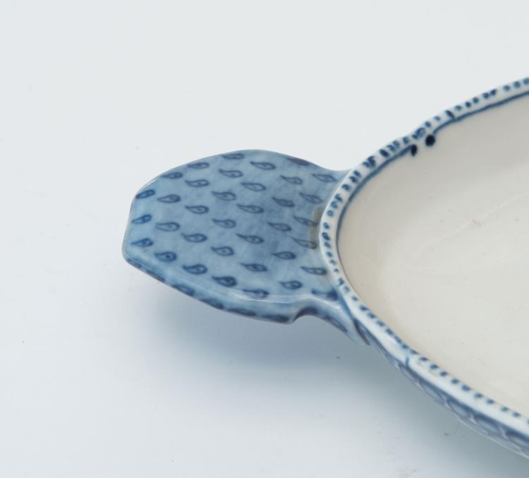 Bild 2 zu Objekt, L&auml;ngliche Vorlegeplatte, 1903-05, Richard Riemerschmid, Mei&szlig;en, StPM, 117B 69