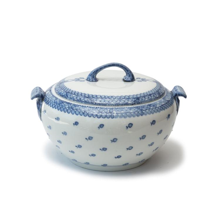 Hauptbild zu Objekt, Large covered dish, 1903-05, Richard Riemerschmid, Mei&szlig;en, StPM, 117B 65