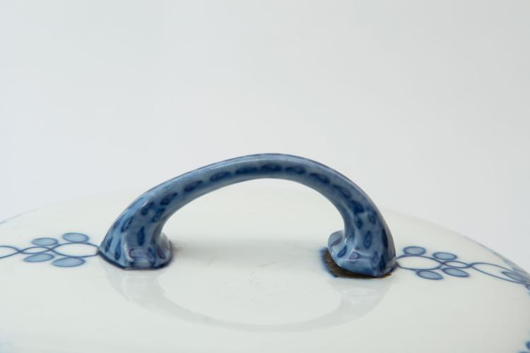 Bild 1 zu Objekt, Large covered dish, 1903-05, Richard Riemerschmid, Mei&szlig;en, StPM, 117B 65