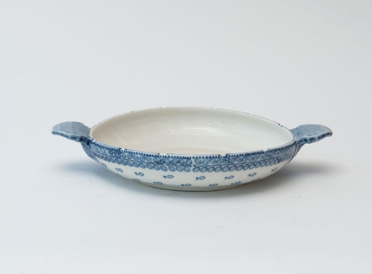 Bild 1 zu Objekt, Dish with handles, 1903-05, Richard Riemerschmid, Mei&szlig;en, StPM, 117B 77