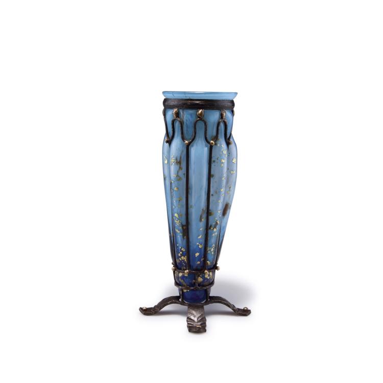 Hauptbild zu Objekt, Vase 'Verre de Jade' mit Eisenmontierung von Louis Majorelle, 1920er Jahre , Daum Fr&egrave;res, Nancy, 117A 114