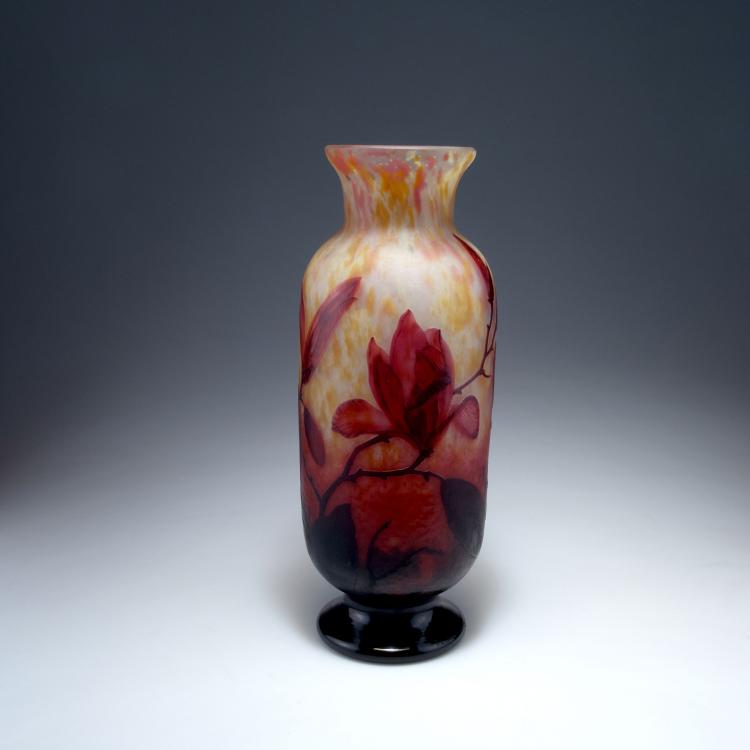 Bild 1 zu Objekt, Tall 'Magnolia' vase, 1913/14, Daum Fr&egrave;res, Nancy, 117A 100