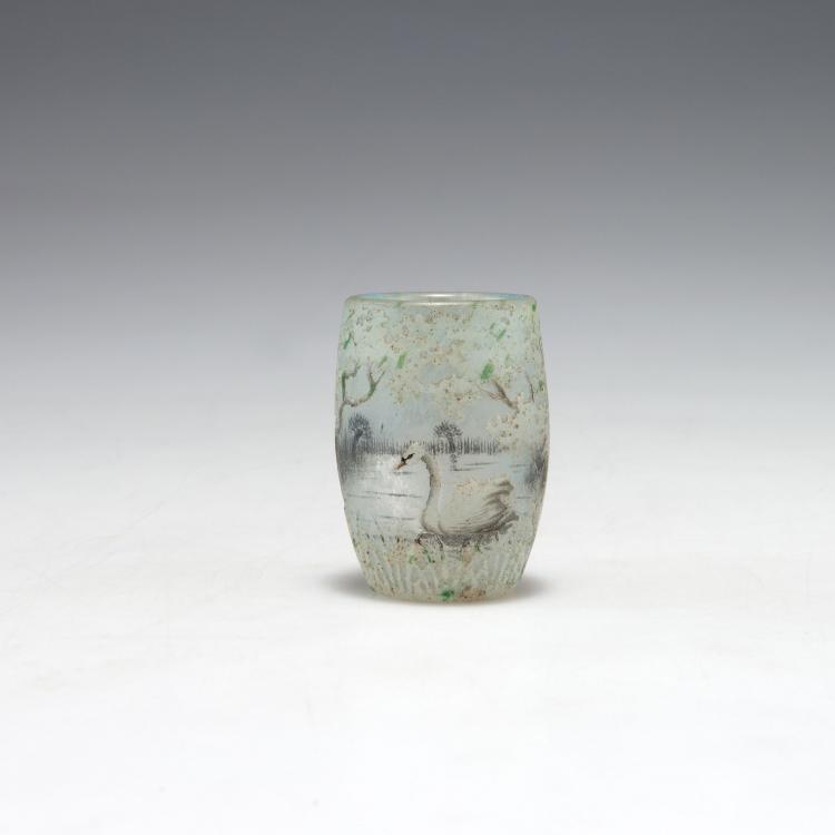 Bild 1 zu Objekt, Miniature 'Cygnes' vase, 1906, Daum Fr&egrave;res, Nancy, 117A 66
