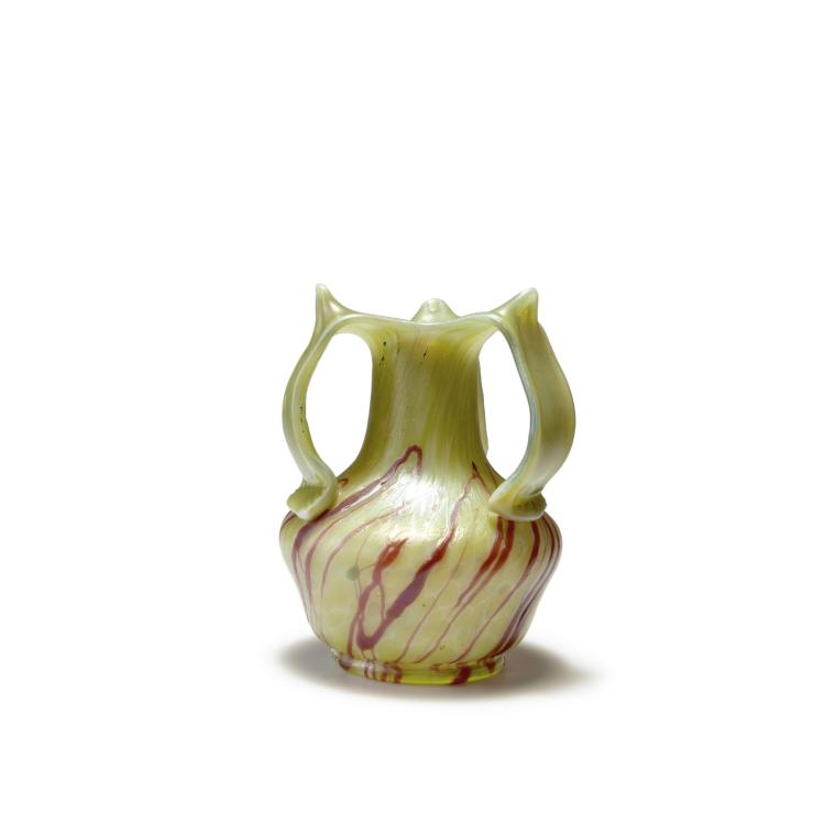 Hauptbild zu Objekt, Vase with handles, 1900-05, Elisabeth Glasfabrik, Kosten bei Teplitz; Pallme-K&ouml;nig, Gebr.; Habel, Wilhelm, 117C 49