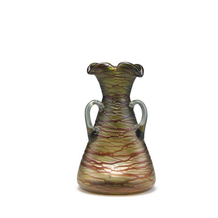 Hauptbild zu Objekt, Vase with handles, 1900-05, Elisabeth Glasfabrik, Kosten bei Teplitz; Pallme-K&ouml;nig, Gebr.; Habel, Wilhelm, 117C 41