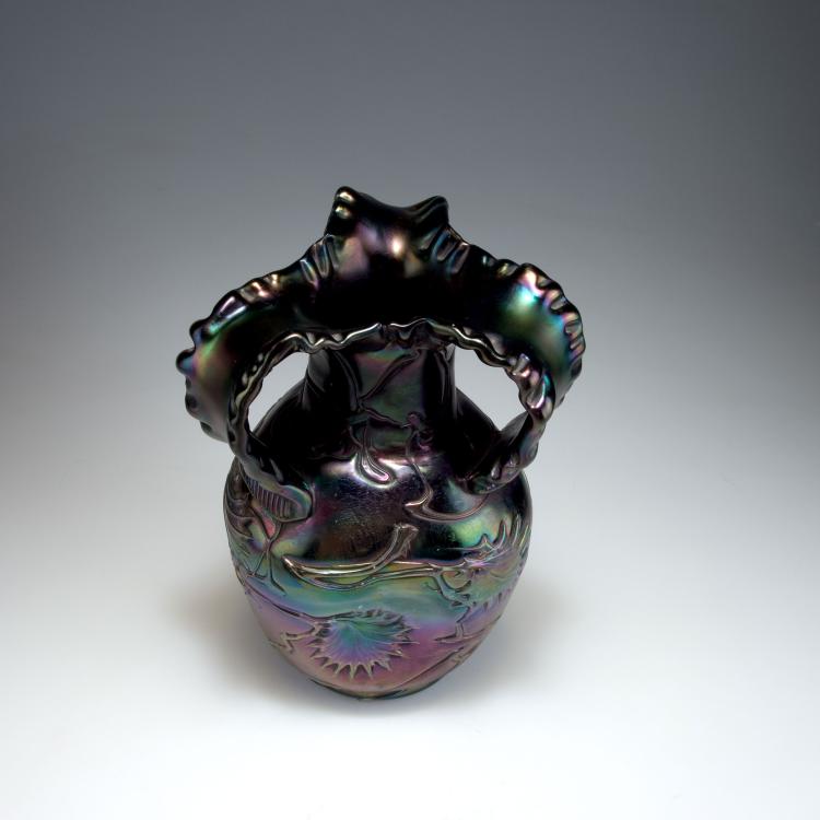 Bild 2 zu Objekt, Tall vase with handles, 1900-05, Elisabeth Glasfabrik, Kosten bei Teplitz; Pallme-K&ouml;nig, Gebr.; Habel, Wilhelm, 117C 4