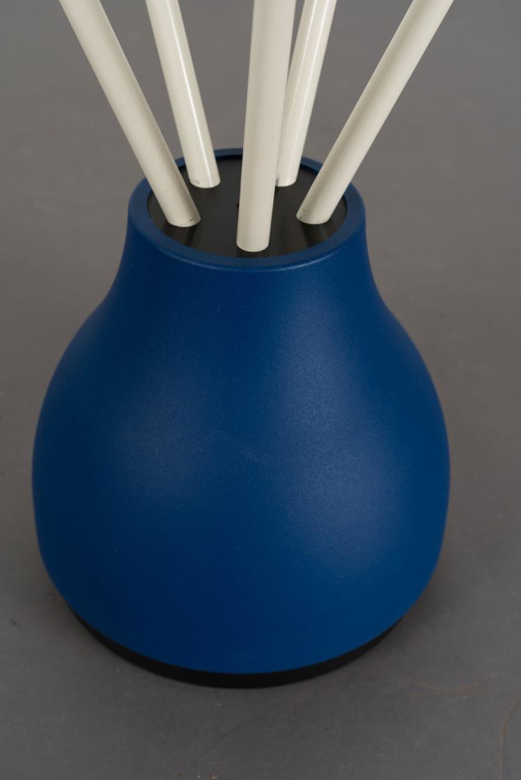 Bild 1 zu Objekt, Beistelltisch 'Nido', 1991, Giovanni Levanti, Cassina, Mailand, 116A 41