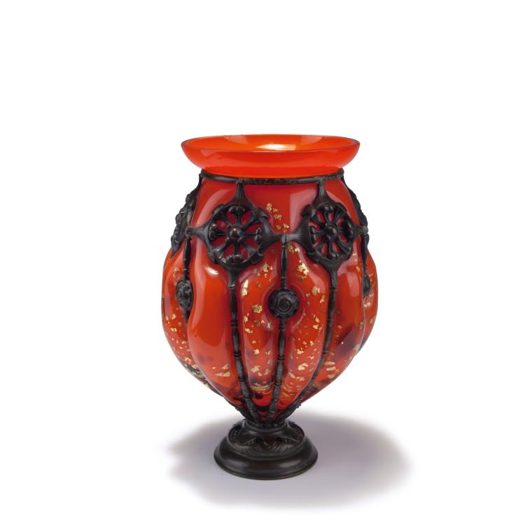 Hauptbild zu Objekt, Vase with iron mounting by Louis Majorelle, Nancy, c1925, Daum Fr&egrave;res, Nancy / Majorelle, Louis, Nancy, 117A 116
