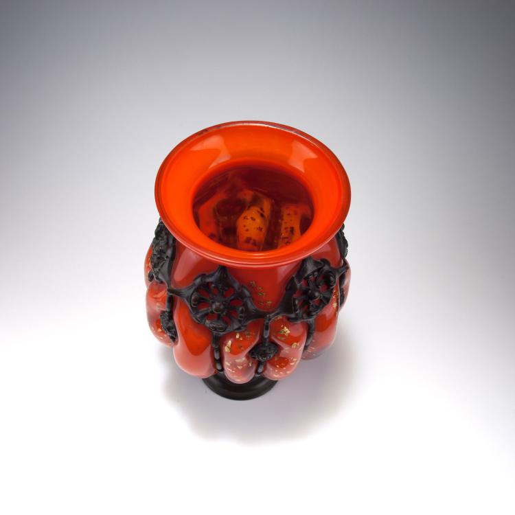 Bild 1 zu Objekt, Vase with iron mounting by Louis Majorelle, Nancy, c1925, Daum Fr&egrave;res, Nancy / Majorelle, Louis, Nancy, 117A 116