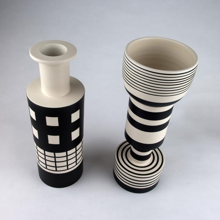 Bild 1 zu Objekt, Pair of 'Alzata Grande' and 'Rocchetto' vases, 1986, Ettore Sottsass, Bitossi, Montelupo; Flavia s.r.l., 116A 34