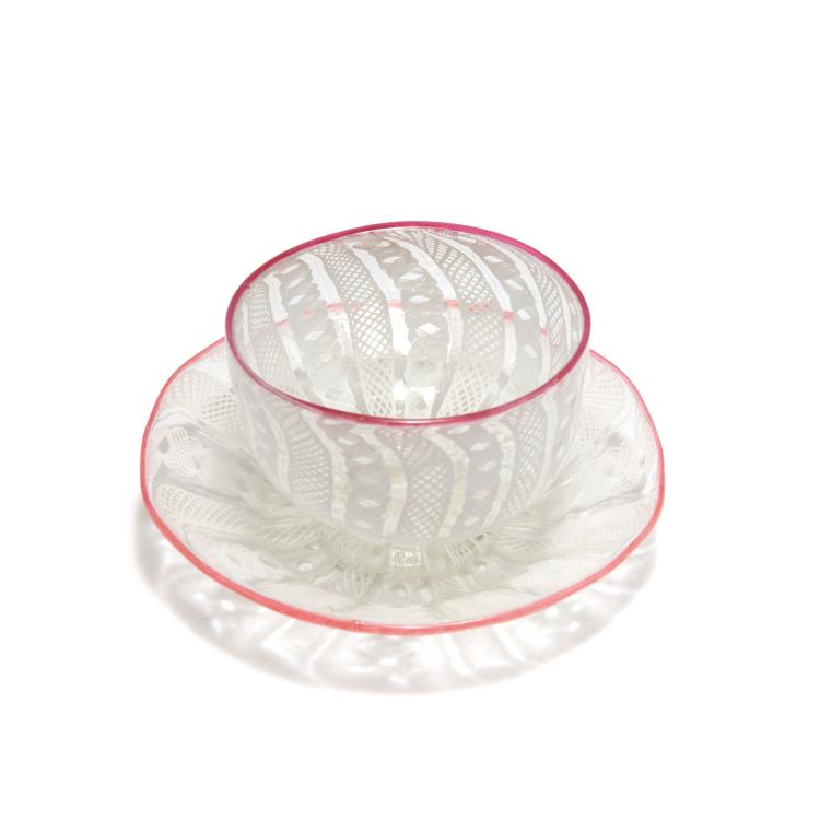 Hauptbild zu Objekt, 'A filigrane' small cup and saucer, 18th century, Murano, 116B 6