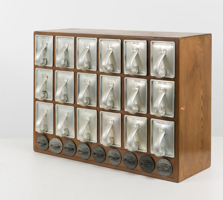 Bild 1 zu Objekt, Sch&uuml;ttenschrank, um 1926, Margarete Sch&uuml;tte-Lihotzky, Haarer, Hanau, 116C 11