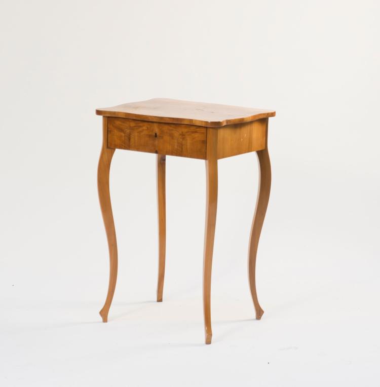Bild 1 zu Objekt, Sewing table, c1850, Deutschland, 117A 757