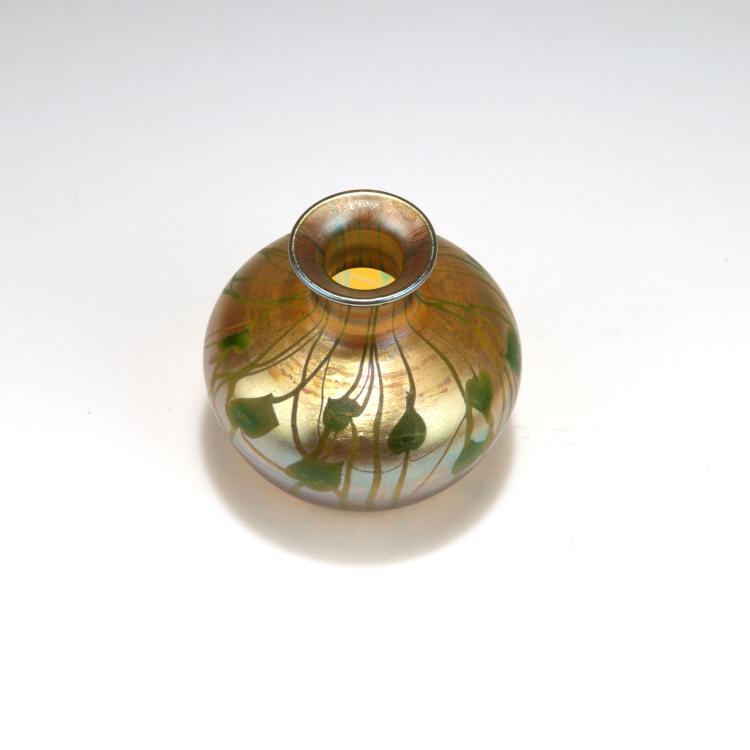 Bild 1 zu Objekt, Kleine Vase 'Leaves and Vine', 1919, Tiffany, L. C., New York, 117A 340